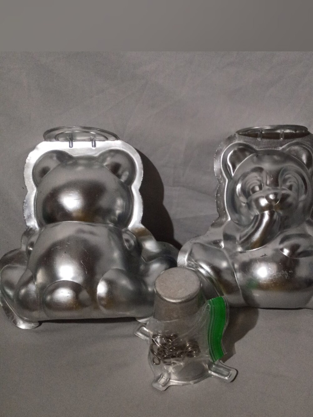 Vintage Wilton 3D Bear Cake Pan With Clips